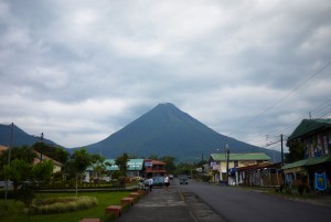 The active volcán Arenal is close to La Fortuna but too dangerous to climb